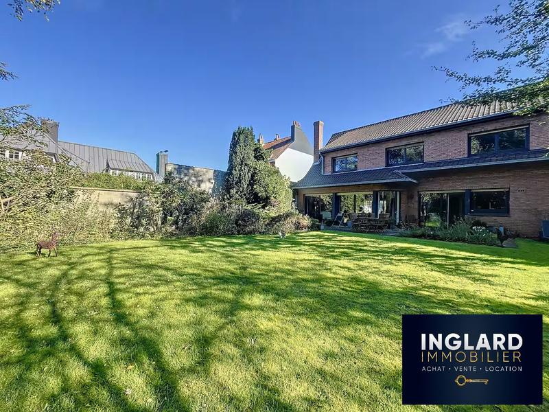 Maison - 243 m² - 10 pièces