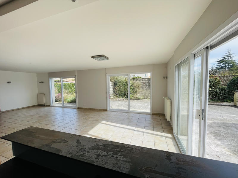 Maison - 207 m² - 8 pièces