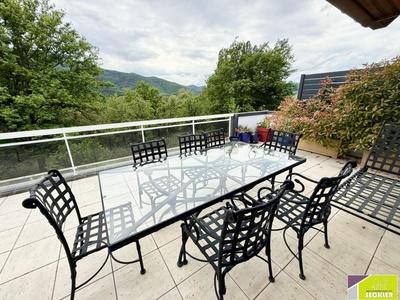 Maison traditionnelle - 274 m² - 8 pièces