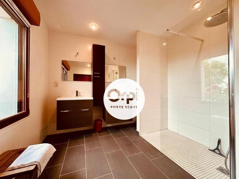 Maison - 188 m² - 5 pièces