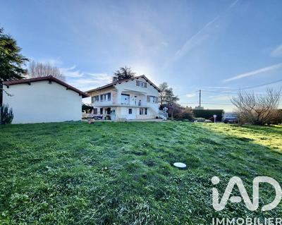 Maison - 237 m² - 7 pièces