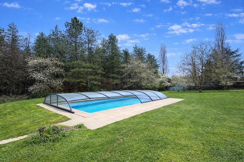 Maison - 255 m² - 9 pièces