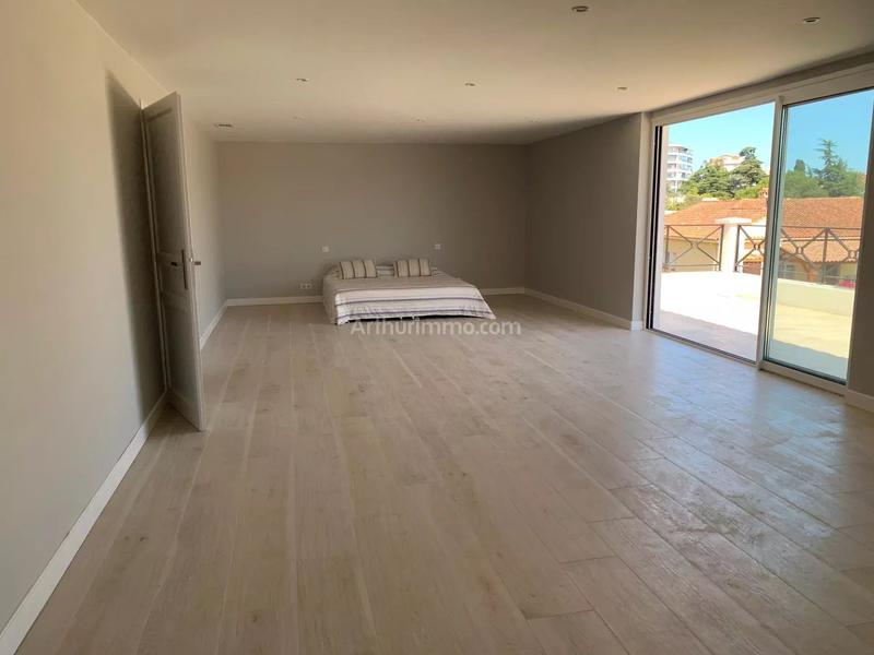 Maison - 320 m² - 7 pièces