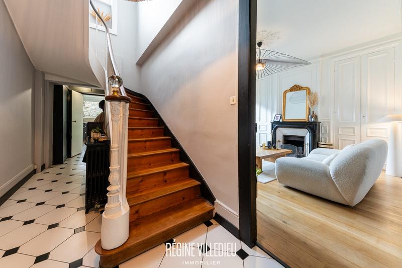 Maison - 167 m² - 8 pièces