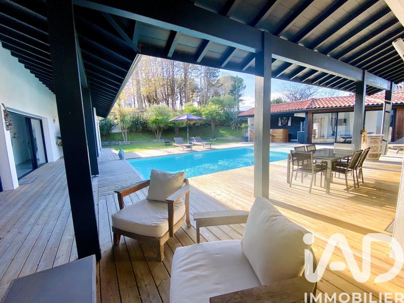 Maison - 220 m² - 7 pièces