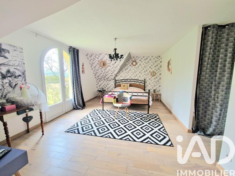 Maison - 205 m² - 6 pièces