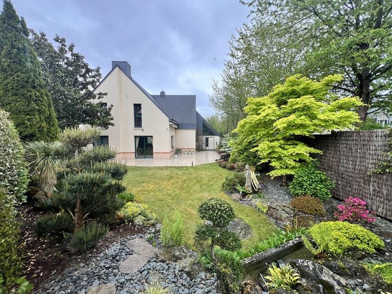 Maison - 246 m² - 8 pièces