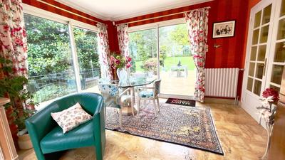 Propriété - 257 m² - 9 pièces