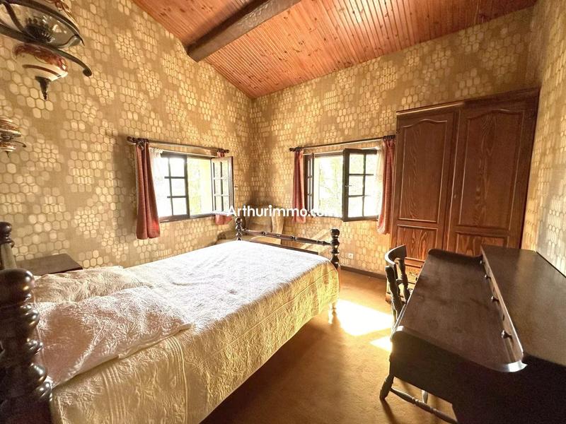 Maison - 290 m² - 12 pièces