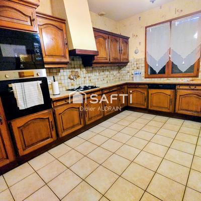 Maison - 214 m² - 7 pièces