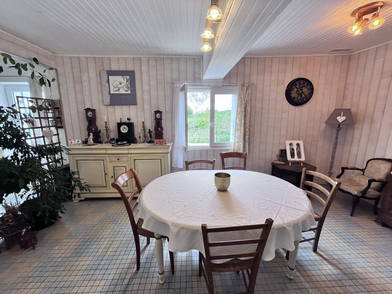 Maison traditionnelle - 151 m² - 6 pièces