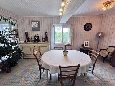 Maison traditionnelle - 151 m² - 6 pièces