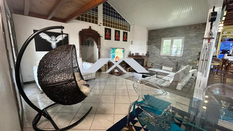 Maison - 170 m² - 4 pièces