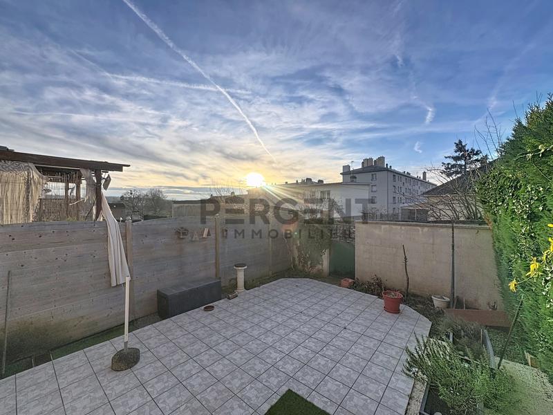 Maison - 95 m² - 5 pièces