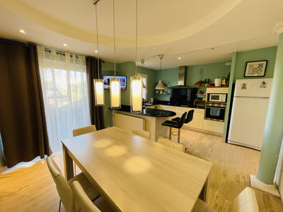 Maison - 200 m² - 6 pièces