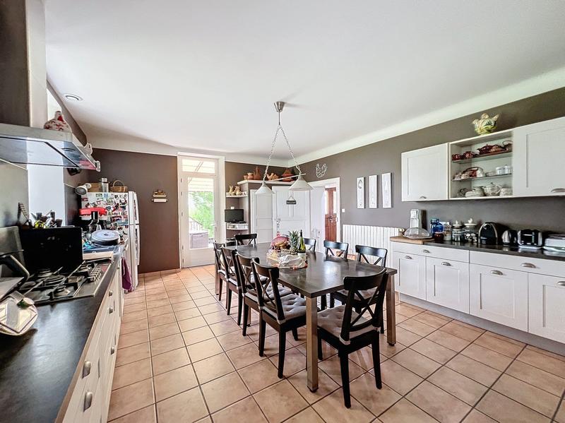 Maison - 400 m² - 12 pièces