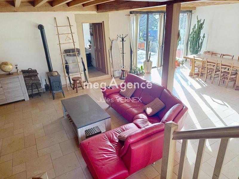 Maison traditionnelle - 243 m² - 6 pièces