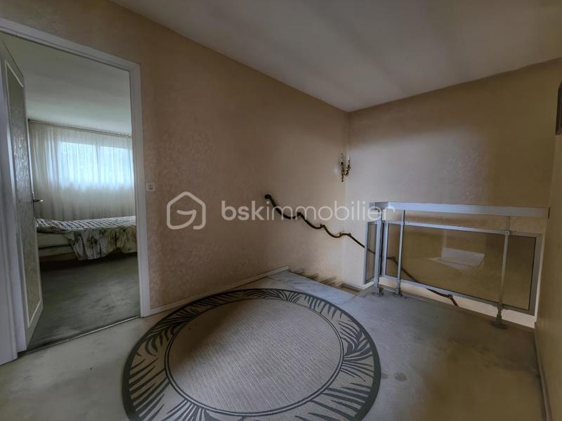 Maison - 210 m² - 7 pièces