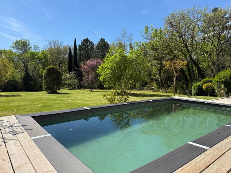 Maison - 242 m² - 9 pièces