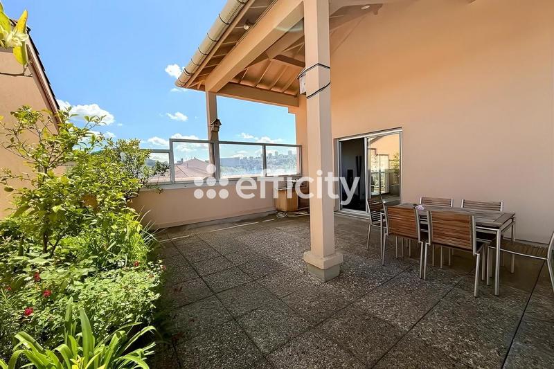 Appartement - 166 m² - 5 pièces