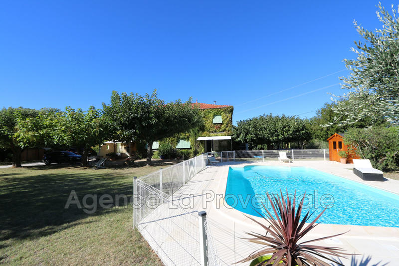 Maison - 255 m² - 12 pièces