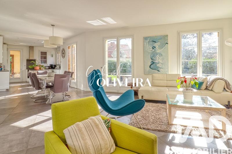 Maison - 232 m² - 10 pièces