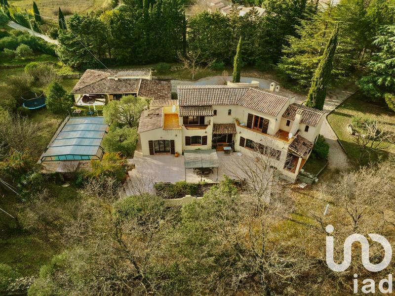 Maison - 270 m² - 10 pièces