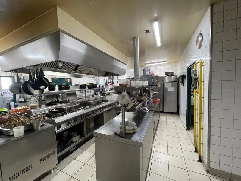 Magasins - 1 161 m² - 9 pièces