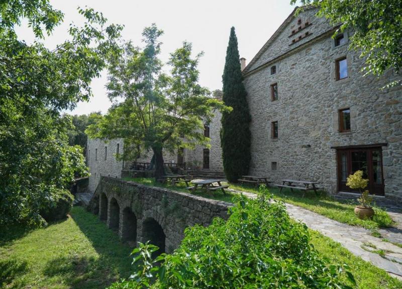 Maison - 1 281 m² - 47 pièces