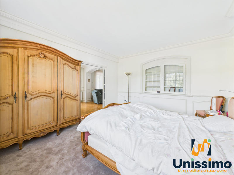 Maison - 295 m² - 11 pièces