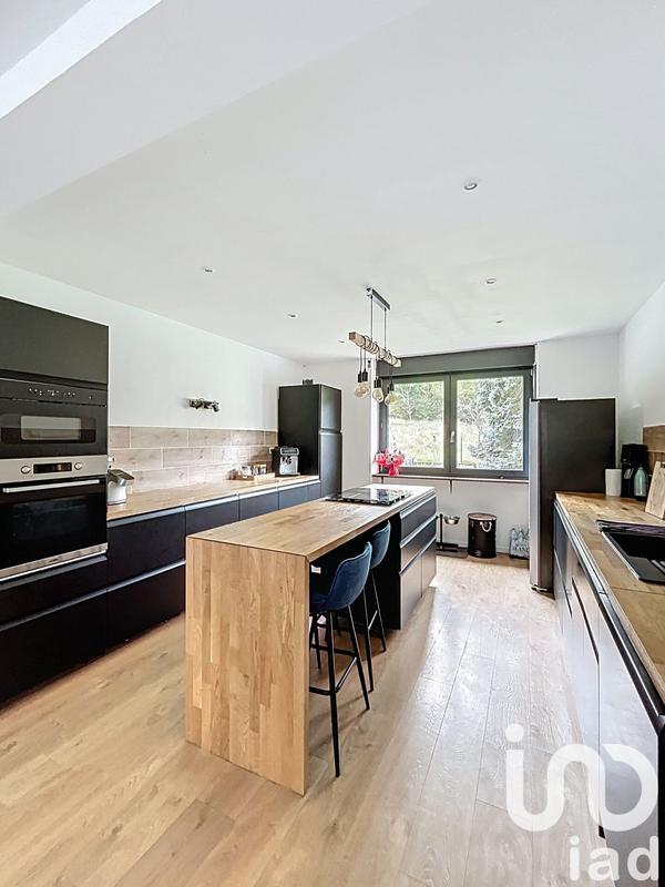 Maison - 202 m² - 9 pièces