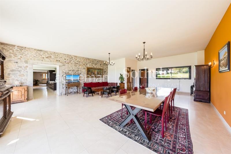 Maison - 309 m² - 9 pièces