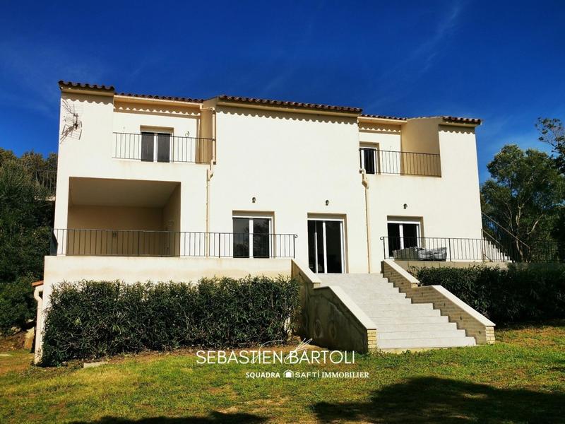 Maison - 208 m² - 4 pièces