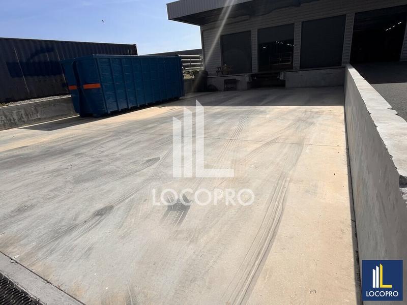 Local d'activité / Entrepôt - 3 700 m²