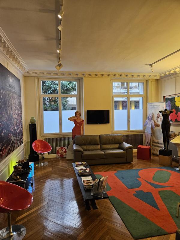 Appartement - 270 m² - 12 pièces