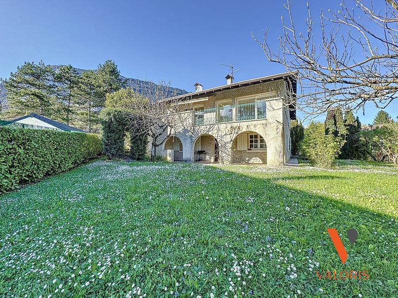 Maison - 201 m² - 7 pièces