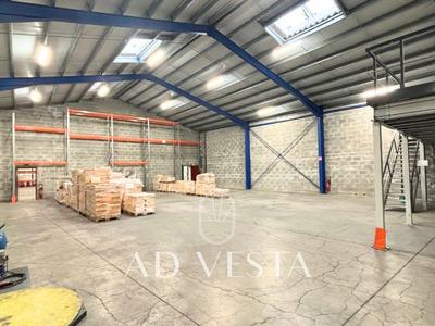Local d'activités - 2 500 m²