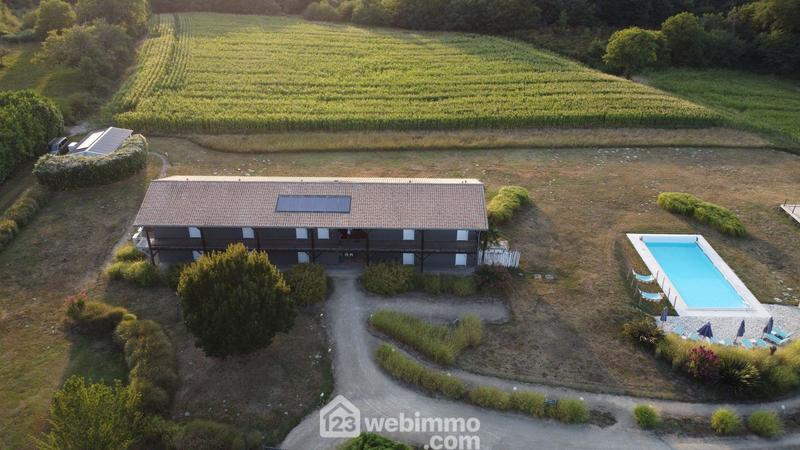 Maison - 737 m² - 20 pièces