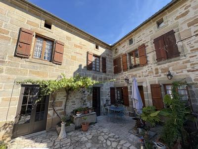 Maison en pierre - 216 m² - 7 pièces