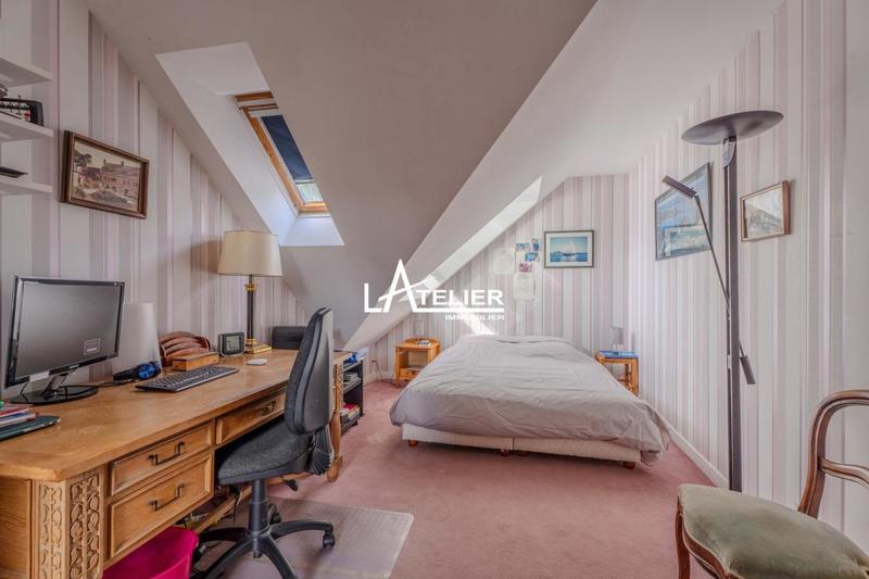 Maison - 230 m² - 11 pièces