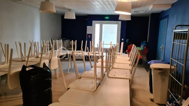 Bureau - 808 m² - 9 pièces