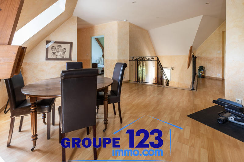 Maison - 286 m² - 7 pièces