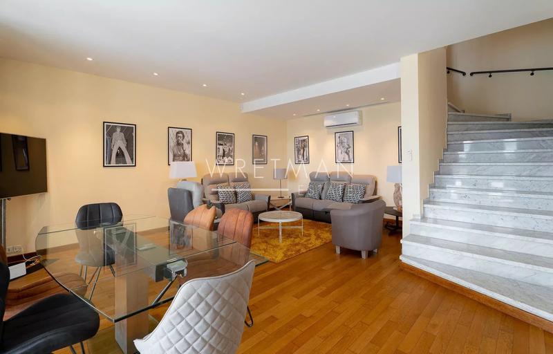 Villa - 300 m² - 6 pièces