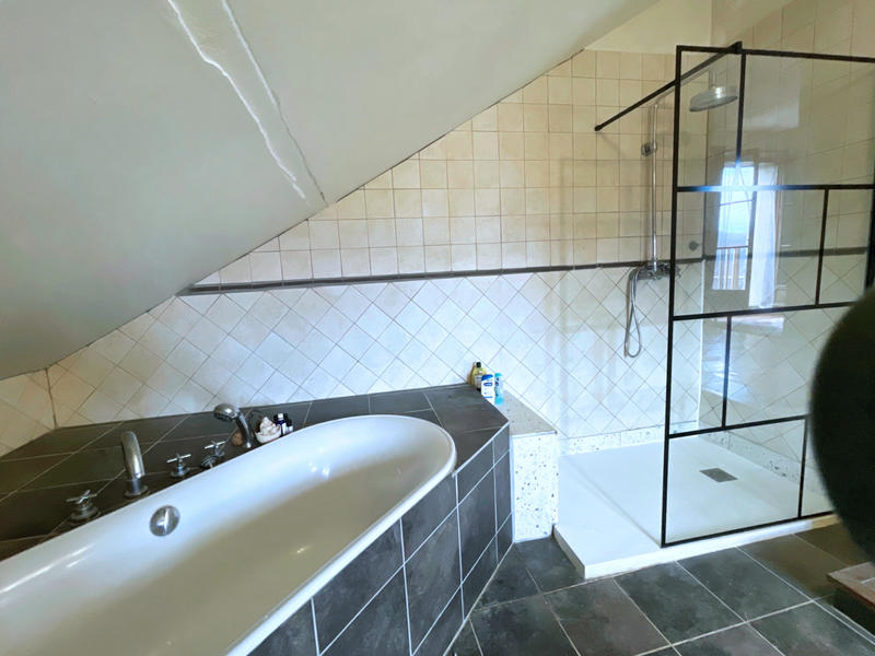 Maison - 200 m² - 8 pièces