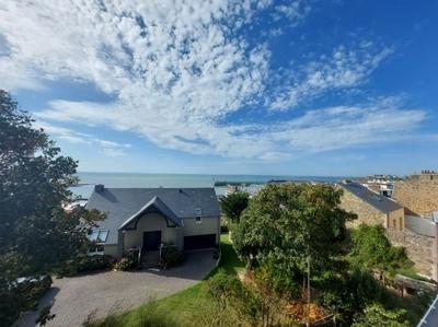 Maison contemporaine - 240 m² - 8 pièces