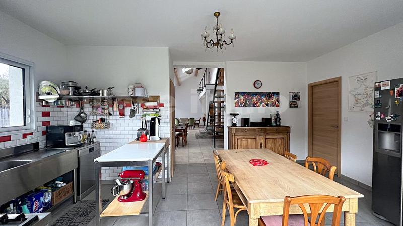 Maison - 275 m² - 9 pièces
