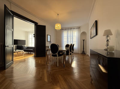 Maison - 270 m² - 9 pièces