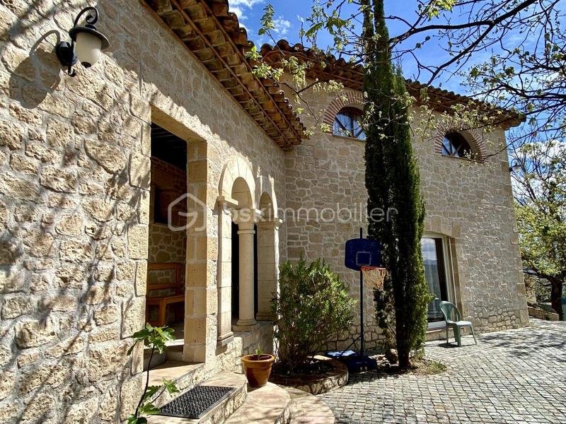 Demeure - 232 m² - 8 pièces