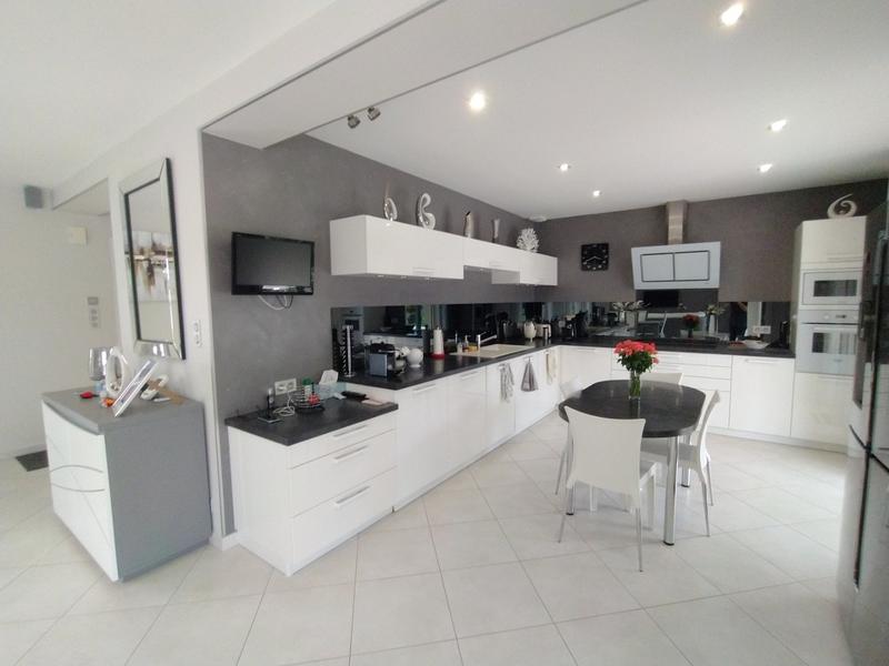 Maison - 185 m² - 6 pièces