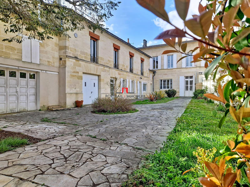 Maison ancienne - 369 m² - 10 pièces